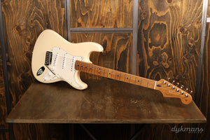 Fender Limited Edition Player II Stratocaster Roasted Maple Olympic White