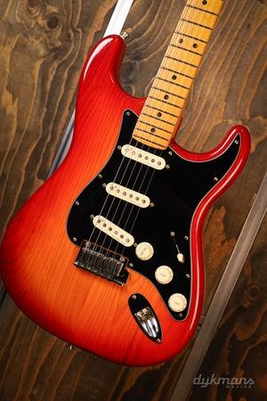 Fender Ultra Luxe Stratocaster Plasma Red Burst 2021