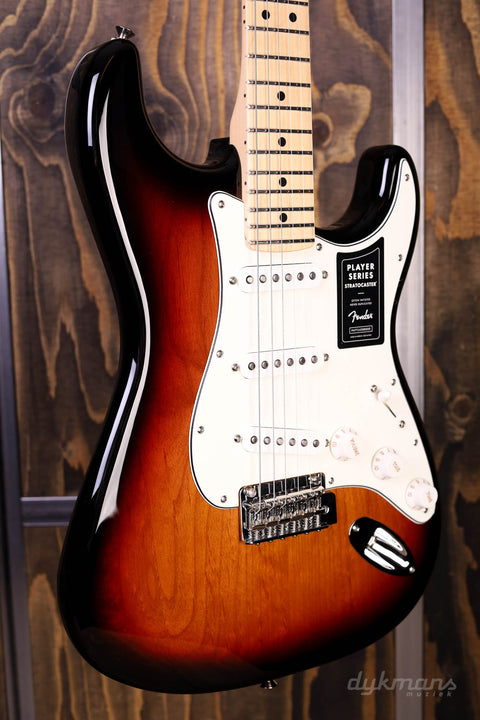 Fender Player Stratocaster 3-Tone Sunburst Maple PRE-OWNED!