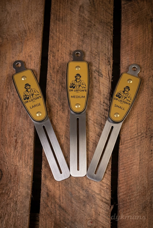 Dr. Liston's Remarkable Fret Guards op een warme houten achtergrond