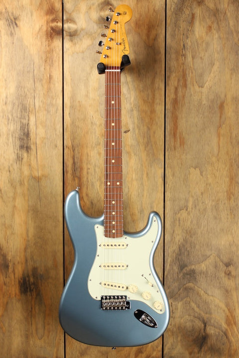 Fender Vintera 60S Stratocaster Ice Blue Metallic